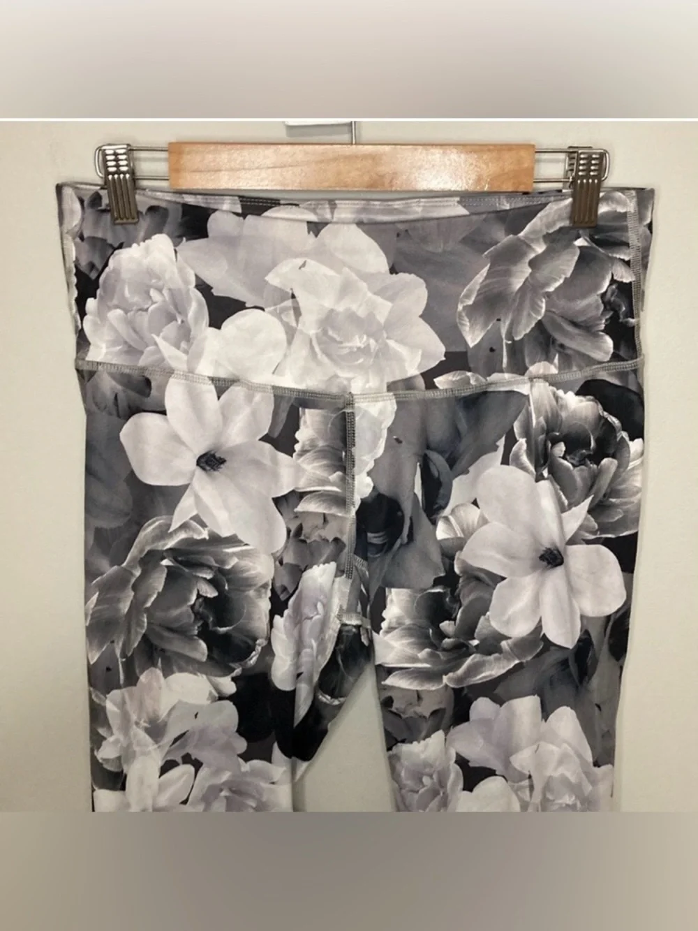 Old Navy Active Floral Print High-Rise Leggings, Gray White, Size Large